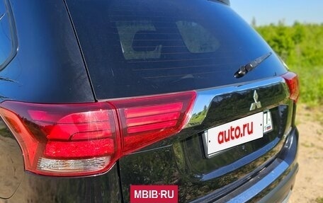 Mitsubishi Outlander III рестайлинг 3, 2015 год, 1 700 000 рублей, 9 фотография