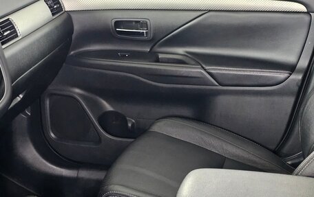 Mitsubishi Outlander III рестайлинг 3, 2015 год, 1 700 000 рублей, 33 фотография