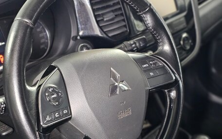 Mitsubishi Outlander III рестайлинг 3, 2015 год, 1 700 000 рублей, 34 фотография