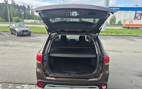 Mitsubishi Outlander III рестайлинг 3, 2022 год, 2 720 000 рублей, 9 фотография