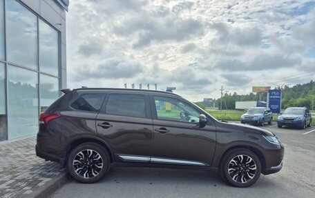 Mitsubishi Outlander III рестайлинг 3, 2022 год, 2 720 000 рублей, 4 фотография