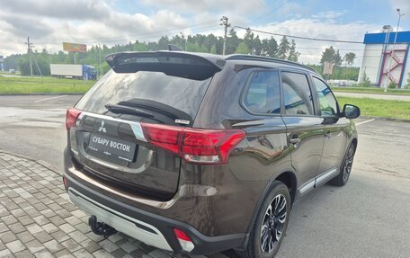 Mitsubishi Outlander III рестайлинг 3, 2022 год, 2 720 000 рублей, 5 фотография