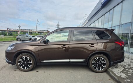 Mitsubishi Outlander III рестайлинг 3, 2022 год, 2 720 000 рублей, 8 фотография