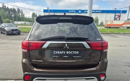 Mitsubishi Outlander III рестайлинг 3, 2022 год, 2 720 000 рублей, 6 фотография