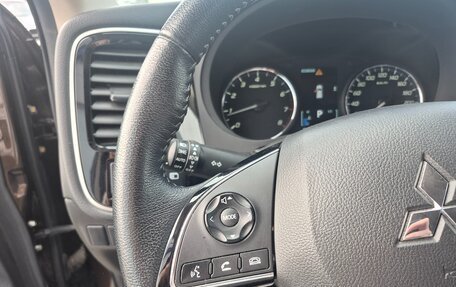 Mitsubishi Outlander III рестайлинг 3, 2022 год, 2 720 000 рублей, 15 фотография