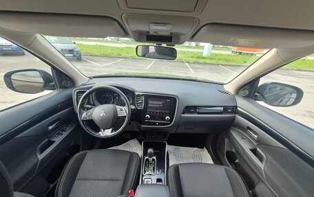 Mitsubishi Outlander III рестайлинг 3, 2022 год, 2 720 000 рублей, 12 фотография