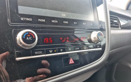 Mitsubishi Outlander III рестайлинг 3, 2022 год, 2 720 000 рублей, 20 фотография