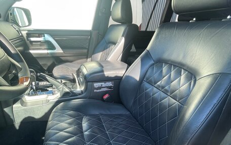 Toyota Land Cruiser 200, 2018 год, 6 300 000 рублей, 2 фотография