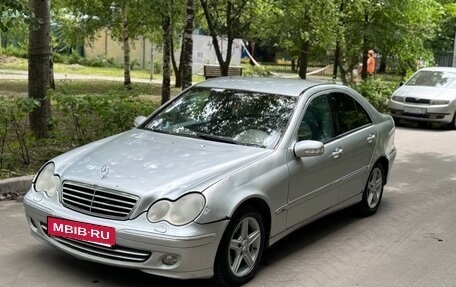 Mercedes-Benz C-Класс, 2004 год, 450 000 рублей, 3 фотография