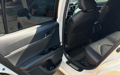 Toyota Camry, 2021 год, 2 900 000 рублей, 10 фотография