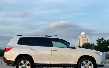 Toyota Highlander III, 2011 год, 1 797 000 рублей, 10 фотография