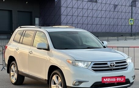 Toyota Highlander III, 2011 год, 1 797 000 рублей, 3 фотография