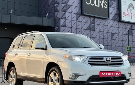 Toyota Highlander III, 2011 год, 1 797 000 рублей, 2 фотография