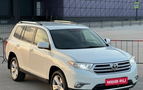 Toyota Highlander III, 2011 год, 1 797 000 рублей, 4 фотография
