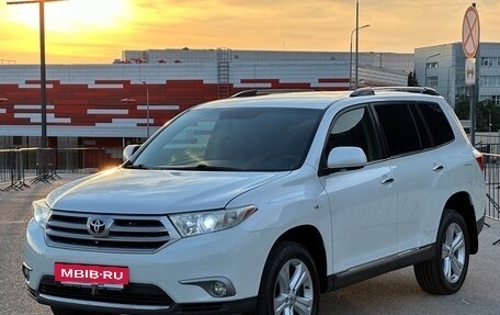 Toyota Highlander III, 2011 год, 1 797 000 рублей, 8 фотография