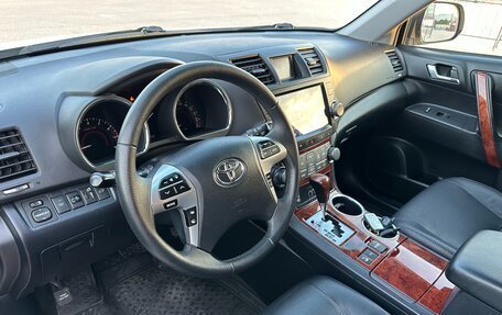 Toyota Highlander III, 2011 год, 1 797 000 рублей, 18 фотография