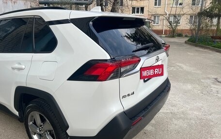 Toyota RAV4, 2020 год, 2 900 000 рублей, 2 фотография