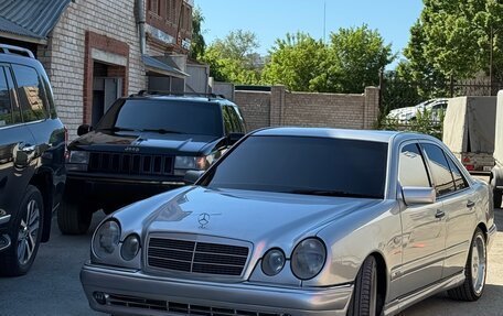 Mercedes-Benz E-Класс, 1998 год, 840 000 рублей, 1 фотография