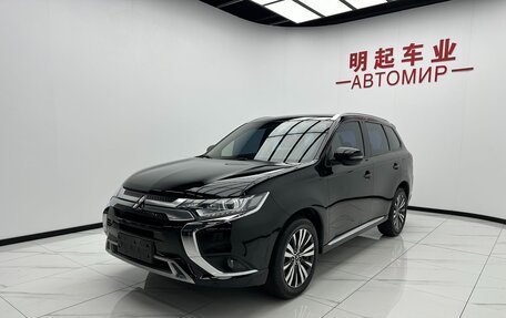 Mitsubishi Outlander III рестайлинг 3, 2022 год, 1 660 000 рублей, 1 фотография