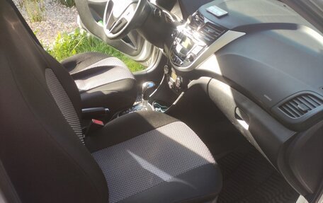 Hyundai Solaris II рестайлинг, 2013 год, 820 000 рублей, 6 фотография