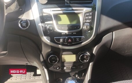 Hyundai Solaris II рестайлинг, 2013 год, 820 000 рублей, 8 фотография