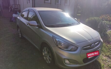 Hyundai Solaris II рестайлинг, 2013 год, 820 000 рублей, 2 фотография