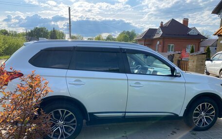 Mitsubishi Outlander III рестайлинг 3, 2018 год, 2 200 000 рублей, 10 фотография
