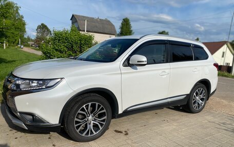 Mitsubishi Outlander III рестайлинг 3, 2018 год, 2 200 000 рублей, 13 фотография