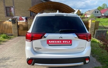 Mitsubishi Outlander III рестайлинг 3, 2018 год, 2 200 000 рублей, 11 фотография