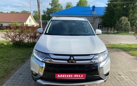Mitsubishi Outlander III рестайлинг 3, 2018 год, 2 200 000 рублей, 14 фотография