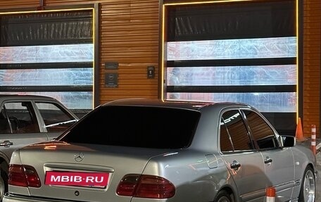 Mercedes-Benz E-Класс, 1998 год, 840 000 рублей, 3 фотография