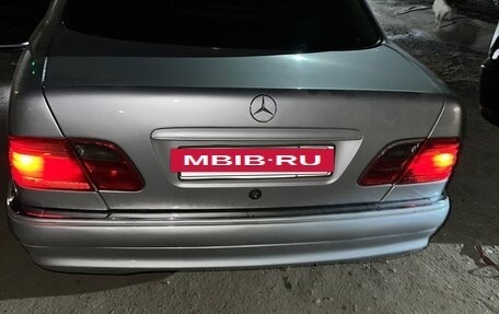 Mercedes-Benz E-Класс, 1998 год, 840 000 рублей, 5 фотография