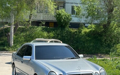 Mercedes-Benz E-Класс, 1998 год, 840 000 рублей, 9 фотография