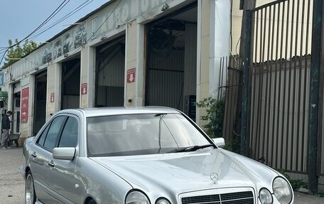 Mercedes-Benz E-Класс, 1998 год, 840 000 рублей, 13 фотография