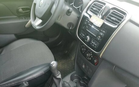 Renault Logan II, 2018 год, 829 000 рублей, 8 фотография