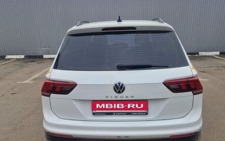 Volkswagen Tiguan II, 2021 год, 2 700 000 рублей, 2 фотография
