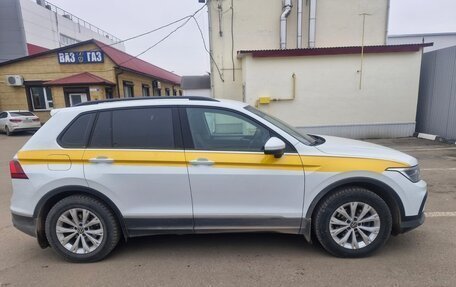 Volkswagen Tiguan II, 2021 год, 2 700 000 рублей, 5 фотография