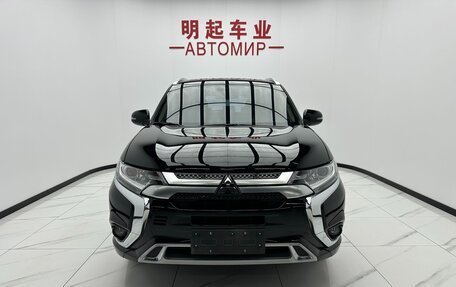 Mitsubishi Outlander III рестайлинг 3, 2022 год, 1 660 000 рублей, 3 фотография