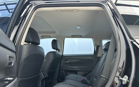 Mitsubishi Outlander III рестайлинг 3, 2022 год, 1 660 000 рублей, 8 фотография