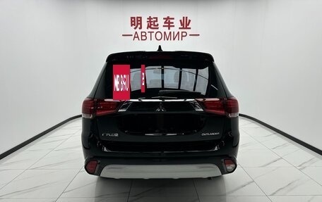 Mitsubishi Outlander III рестайлинг 3, 2022 год, 1 660 000 рублей, 5 фотография