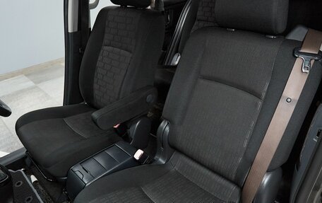 Toyota ISis I, 2011 год, 1 149 000 рублей, 11 фотография