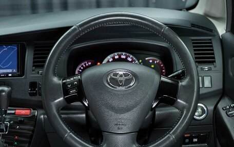 Toyota ISis I, 2011 год, 1 149 000 рублей, 18 фотография