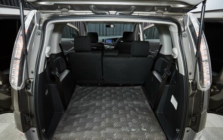 Toyota ISis I, 2011 год, 1 149 000 рублей, 21 фотография