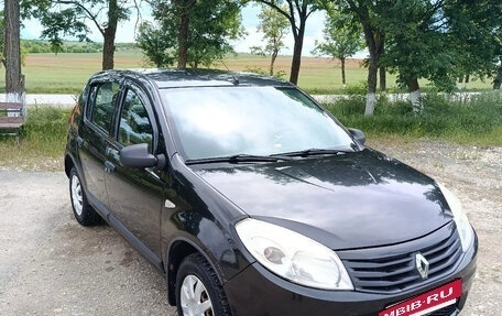 Renault Sandero I, 2013 год, 697 000 рублей, 3 фотография