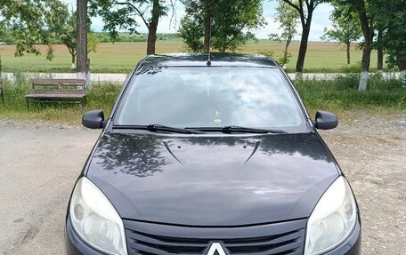 Renault Sandero I, 2013 год, 697 000 рублей, 2 фотография