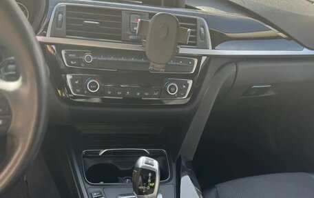 BMW 3 серия, 2017 год, 1 750 000 рублей, 11 фотография