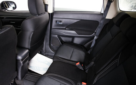 Mitsubishi Outlander III рестайлинг 3, 2022 год, 2 449 000 рублей, 10 фотография