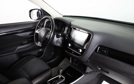 Mitsubishi Outlander III рестайлинг 3, 2022 год, 2 449 000 рублей, 12 фотография