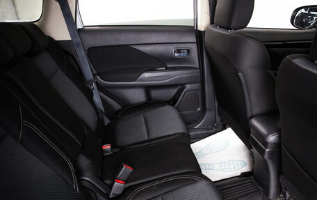 Mitsubishi Outlander III рестайлинг 3, 2022 год, 2 449 000 рублей, 11 фотография