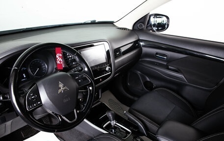 Mitsubishi Outlander III рестайлинг 3, 2022 год, 2 449 000 рублей, 9 фотография